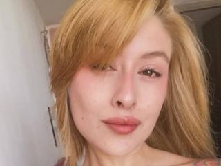 IsabelalDollx Live Chat on XLoveCam