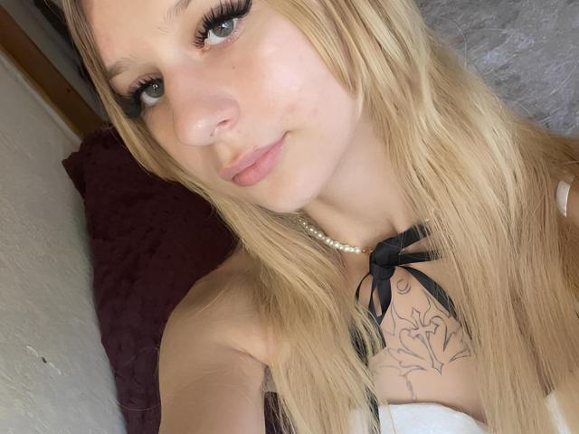 AugustinaPeret - Live sexe cam - 30317177