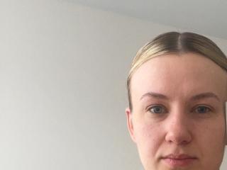 Live Chat with ErmelindaPedri on XLoveCam