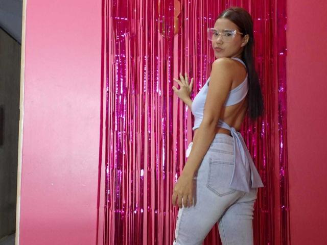 SkinnySweetMilff - Live sex cam - 30347819
