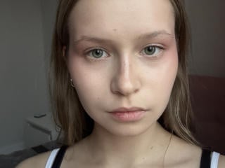 RaeleneRaya Live Chat on XLoveCam