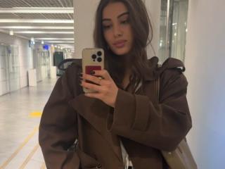 Live Chat with EdnaDekorte on XLoveCam