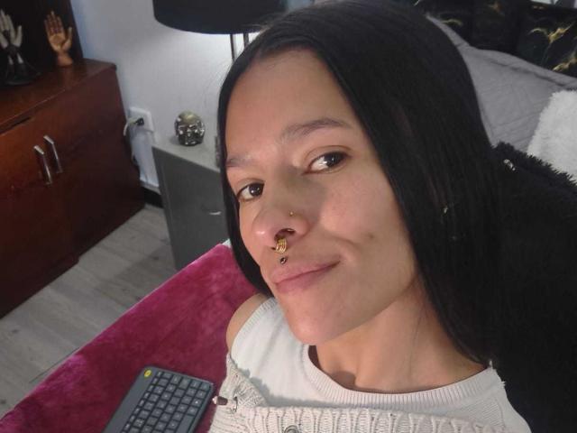 AmelieBlake - Live Sex Cam - 30394664