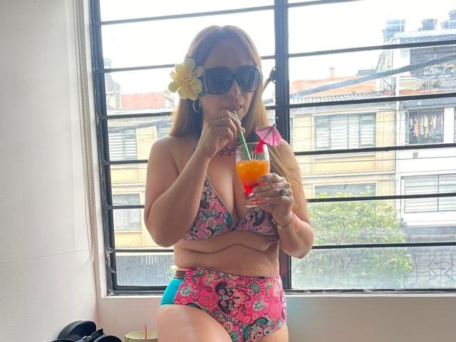 GianineLarose - Live sex cam - 30417677
