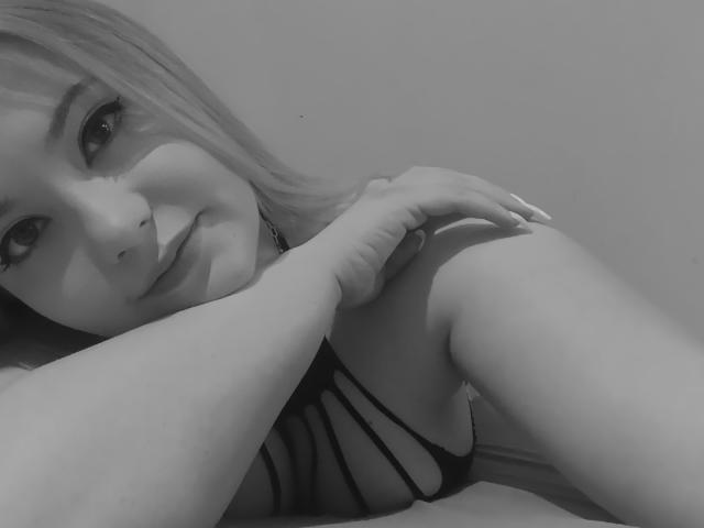 FoxyLyahot - Live porn &amp; sex cam - 30429851