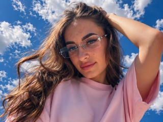 KarenLeee - XLoveCam cam model profile and statistics