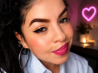 AlessiaLuxe Live Chat on XLoveCam