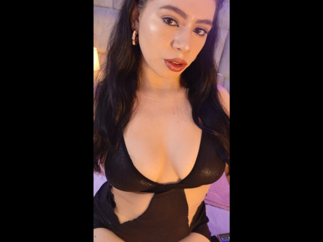 LindaMancini - Live porn &amp; sex cam - 30447812