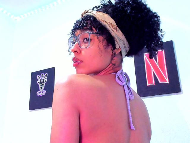 NickiBloom - Sexe cam en vivo - 30454034