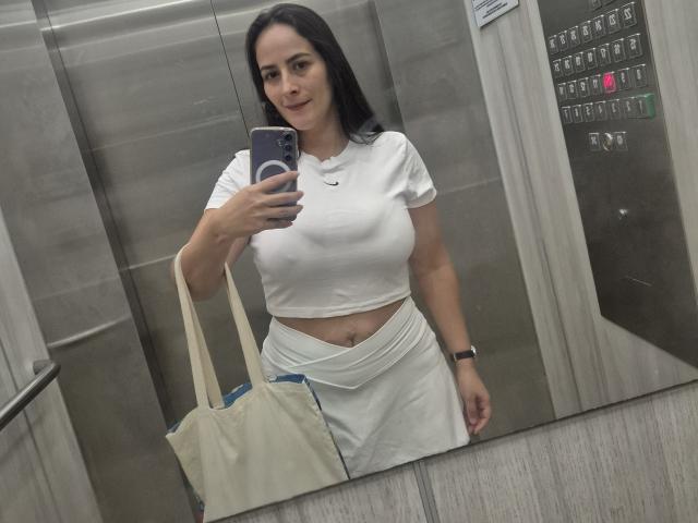 Roussemelinda69 - Live porn &amp; sex cam - 30471863