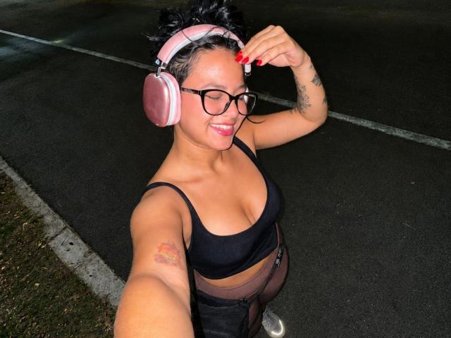 AlanaLuxe - Live sex cam - 30476564