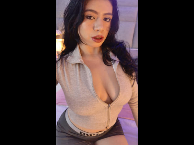 LindaMancini - Live Sex Cam - 30486638