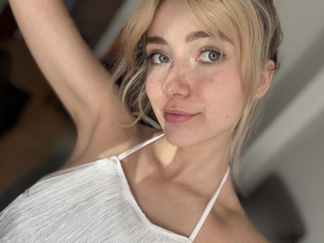 LuciaWild - Live sex cam - 30512603