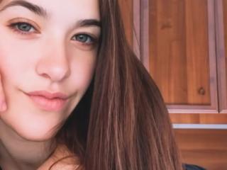 CarmenNi Live Chat on XLoveCam