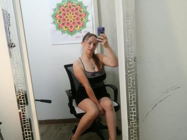 GianineLarose - Live sex cam - 30531629
