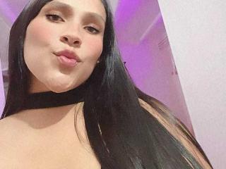 AntoniaBrunni Live Chat on XLoveCam