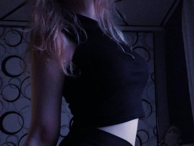 TiffaniMacandog - Sexe cam en vivo - 30563321