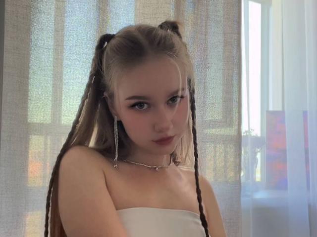 KizzieWickson - Live porn &amp; sex cam - 30572396