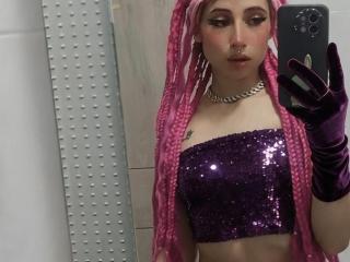 Maaddy69 Live Chat on XLoveCam