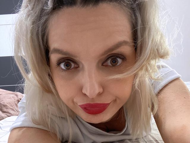 DouceAmelia - Porno na żywo i seks kamera - 30595889