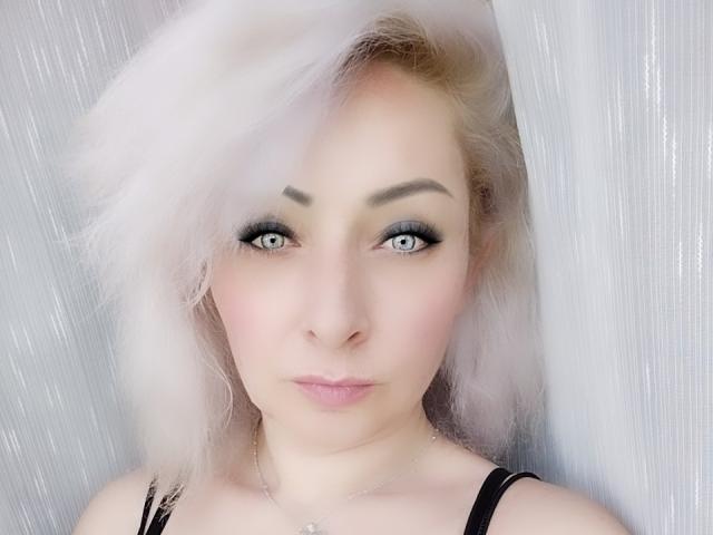 IlonaCharmy - Live Sex Cam - 30605717
