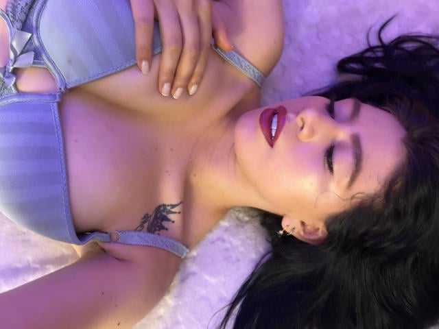 LindaMancini - Live sex cam - 30611132