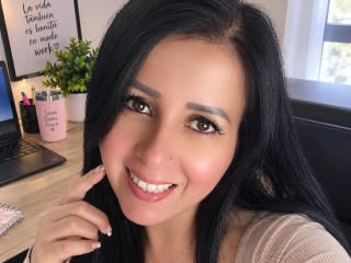 AgathaBrunner Live Chat on XLoveCam