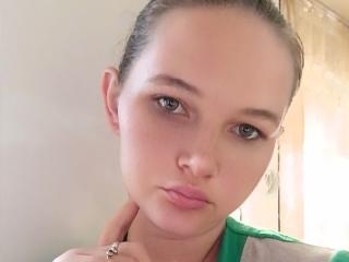 AugustinaCrys Live Chat on XLoveCam