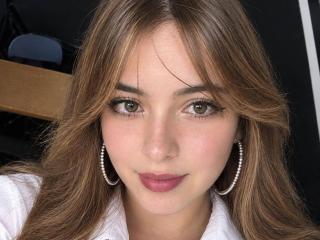 MiluSantoro Live Chat on XLoveCam