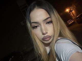 IvyGlowX Live Chat on XLoveCam