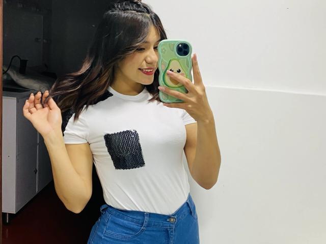 LucieMilner - Live Sex Cam - 30672830
