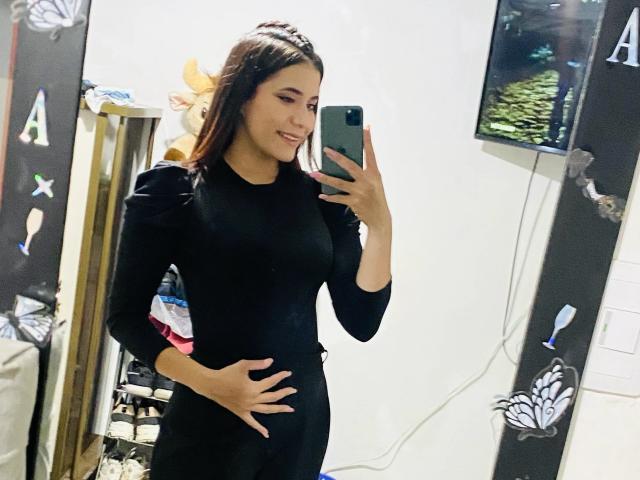LucieMilner - Live Sex Cam - 30672833