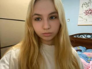 MoiraKlammer Live Chat on XLoveCam