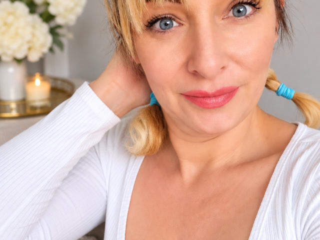 IlonaCharmy - Live porn &amp; sex cam - 30679175