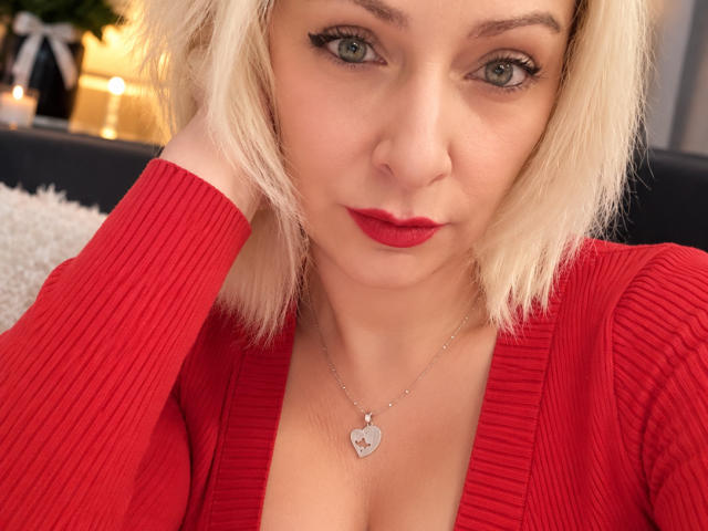 IlonaCharmy - Live porn &amp; sex cam - 30680075