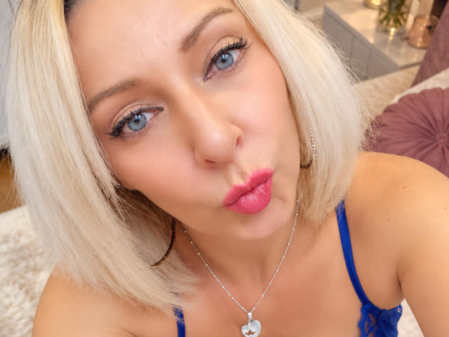 IlonaCharmy - Live porn &amp; sex cam - 30683765