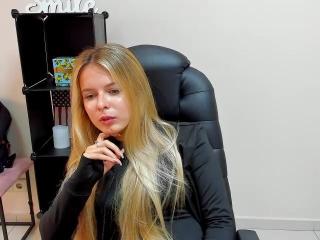 Fuksia Live Chat on XLoveCam