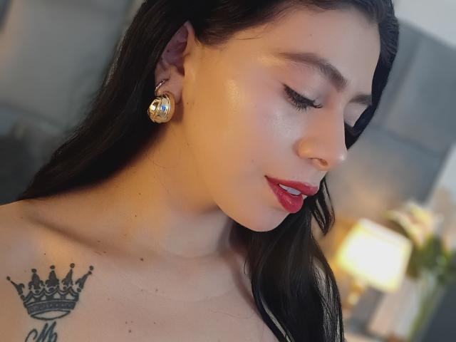 LindaMancini - Live porn &amp; sex cam - 30689168