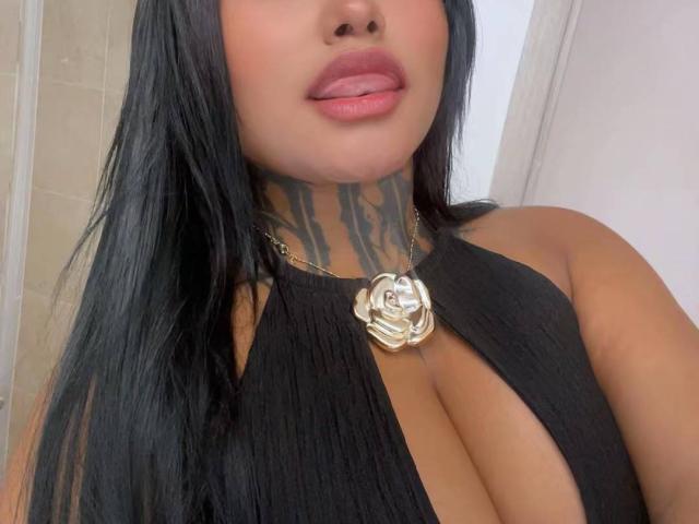 LairaHearvy - Live Sex Cam - 30695426