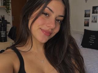 Elouz Live Chat on XLoveCam