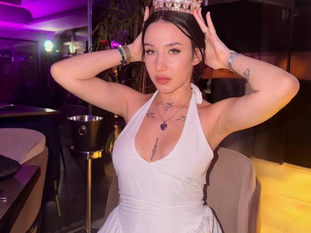 NikkiGoldX - Live sex cam - 30700742