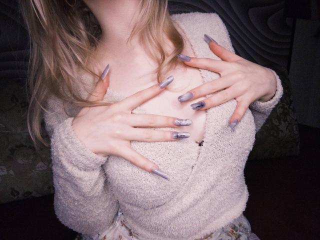 TiffaniMacandog - Live sexe cam - 30713000