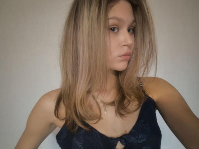 YungQuiller - Live sex cam - 30714557