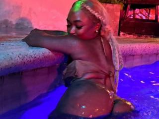 MilkaBrown Live Chat on XLoveCam