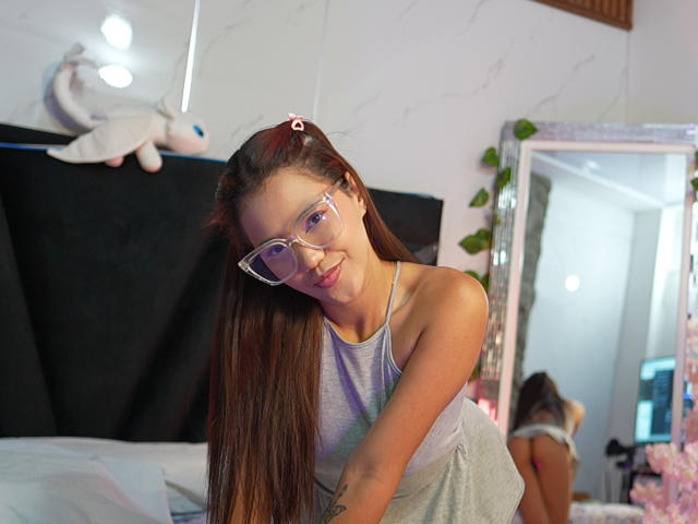 SkinnySweetMilff - Live porn &amp; sex cam - 30743354