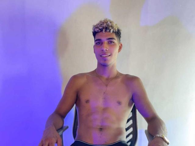 SantiaGodiazz - Live porn &amp; sex cam - 30754442