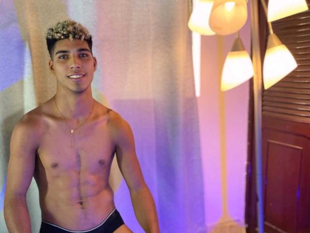 SantiaGodiazz - Live porn &amp; sex cam - 30754454