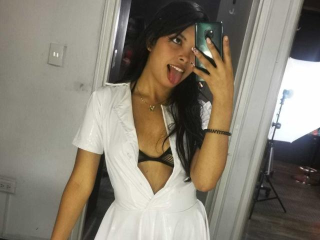 AshleyDellia - Live Sex Cam - 30755900