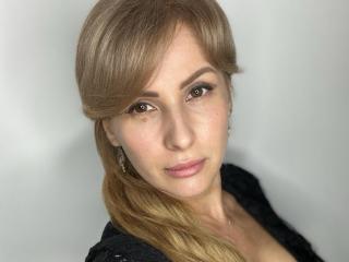 AnnGlow Live Chat on XLoveCam