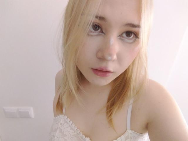 AnnieLeonhart69 - Live porn &amp; sex cam - 30771923